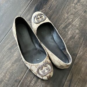 Gucci monogram flats